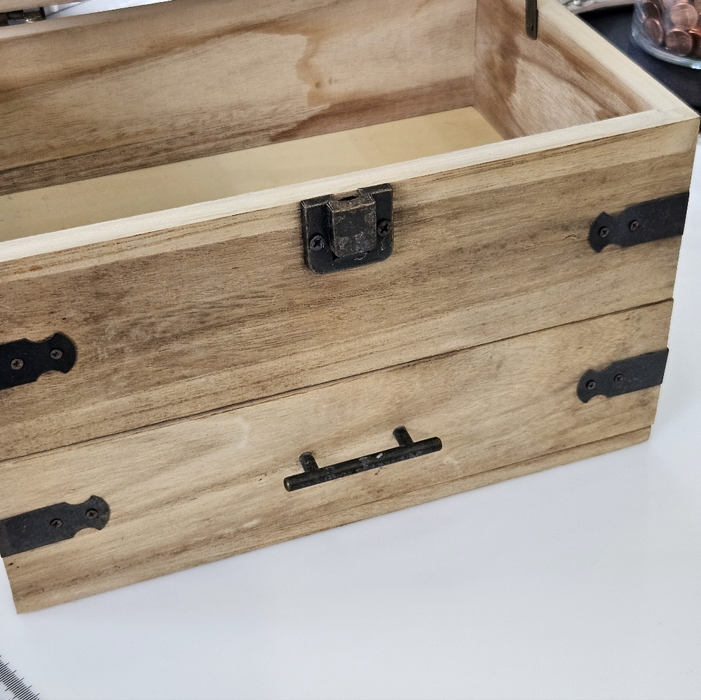 Wooden Essential Oil Storage Box with Metal Hinges - Picture 5 of 9